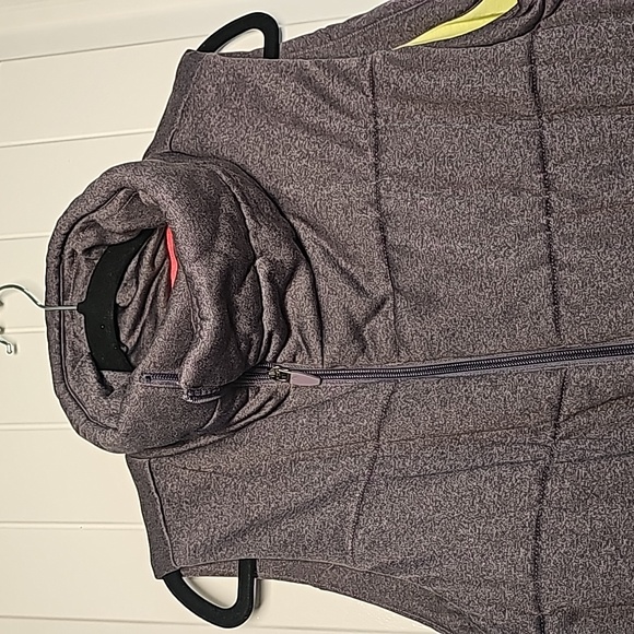 North Face Heather XL purple puffer vest - Picture 4 of 12